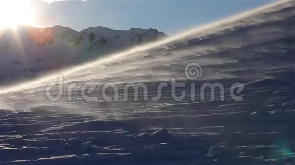 暴风雪飘雪视频的预览图