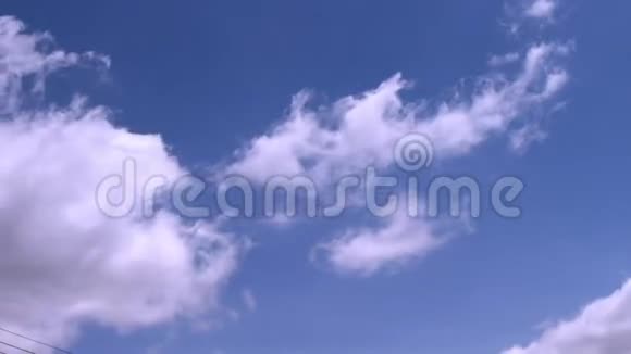 蓝天和美丽白云的运动视频的预览图