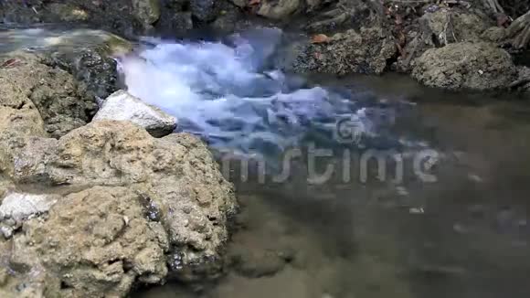 山河流淌下来视频的预览图