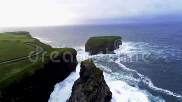 飞越爱尔兰西海岸美丽的风景视频的预览图