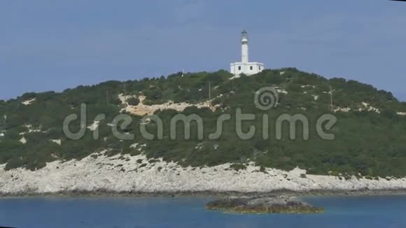 希腊岛上的海洋灯塔视频的预览图