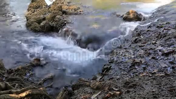 山河流过视频的预览图