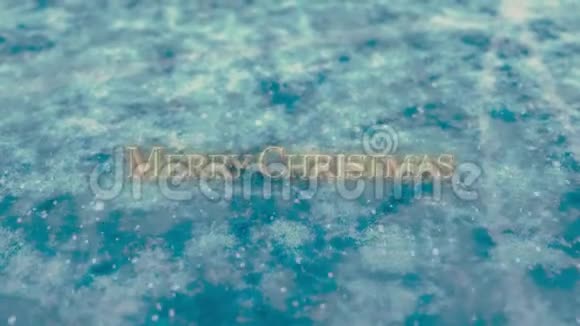 金色圣诞快乐冰面背景下的雪花视频的预览图
