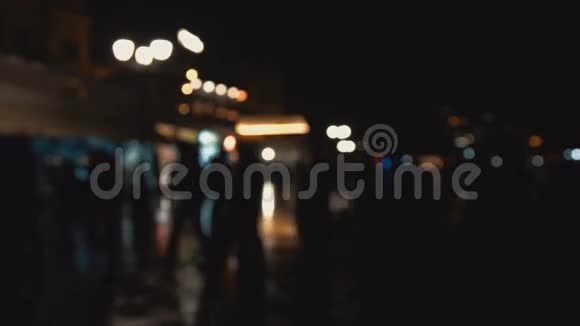 街晚城光中路灯视频的预览图