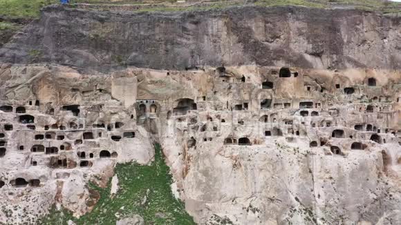 Vardzia山洞城的鸟瞰图视频的预览图