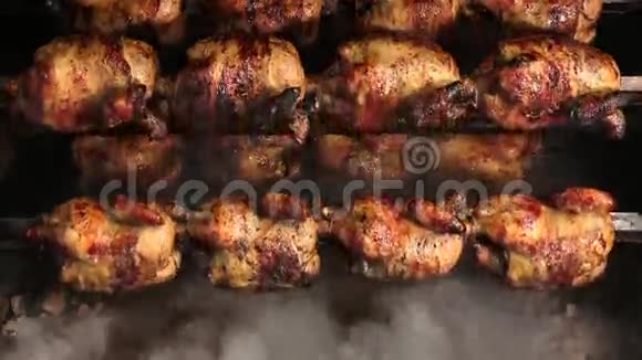烤鸡烤火烧烤在南美洲叫波洛拉布拉萨视频的预览图
