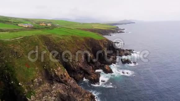 沿西爱尔兰定乐半岛悬崖飞行视频的预览图
