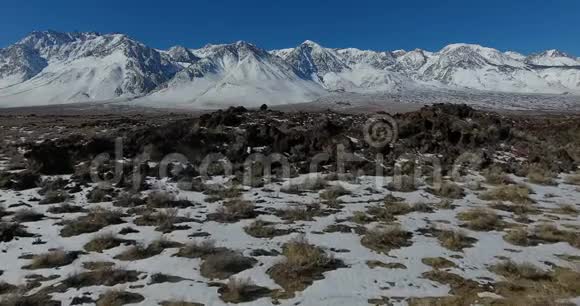 飞越雪山峡谷4k24fps视频的预览图