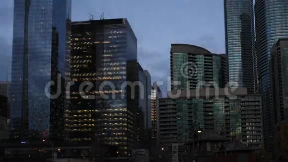 4天黑后多伦多市中心K超高清时间推移视频的预览图
