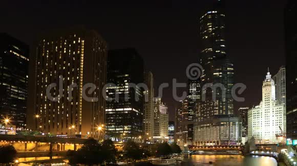 芝加哥河堤K超高清延时夜视频的预览图