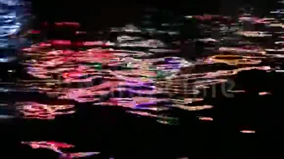 夜晚的水光反射视频的预览图
