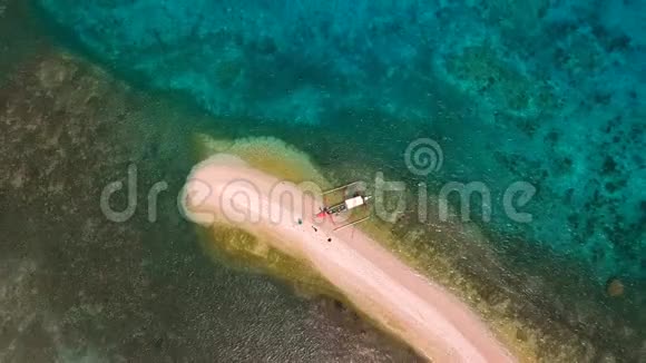 空中拍摄的沙洲自然由超级台风海燕创造视频的预览图