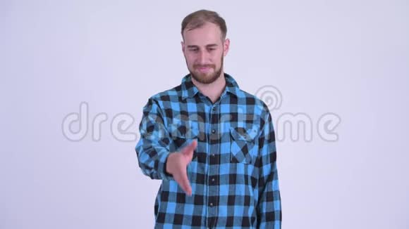 快乐的留胡子的时髦男人握手视频的预览图