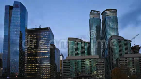 4天黑后多伦多市中心核心视频的预览图