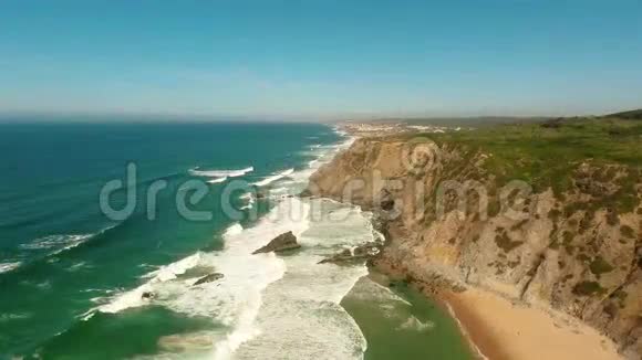 葡萄牙西部海岸的悬崖和海滩视频的预览图