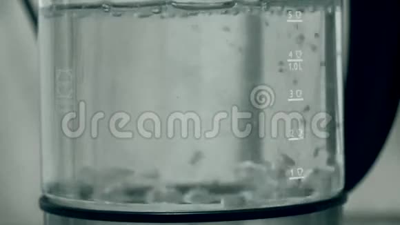 茶壶里的开水视频的预览图
