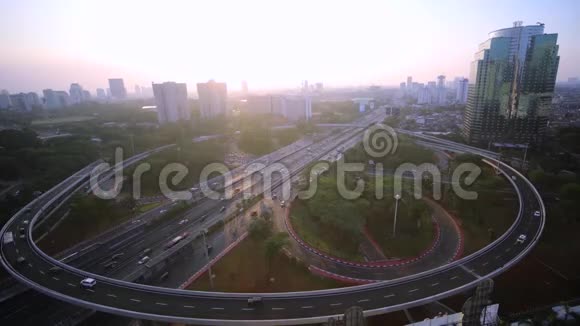 美丽的风景镜头在塞曼吉天桥上方视频的预览图