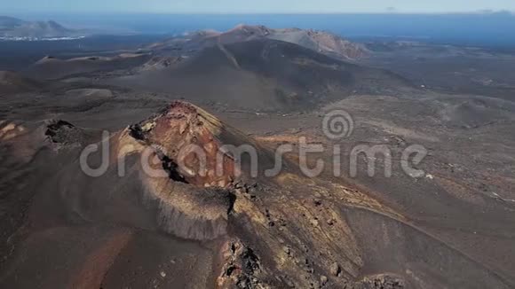 飞越蒂曼法亚国家公园附近的火山兰萨罗特加那利群岛视频的预览图