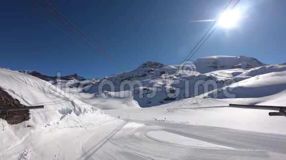 塞维尼亚意大利斜坡和高原罗莎冰川的全景意大利阿尔卑斯山冬季在布鲁伊勒塞维尼亚视频的预览图
