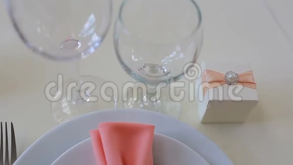 宴会晚餐带玻璃的优雅婚礼桌视频的预览图