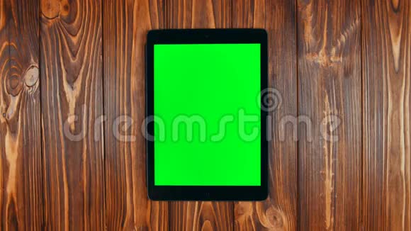 平板绿色屏幕上的手指滑动正确的手势视频的预览图