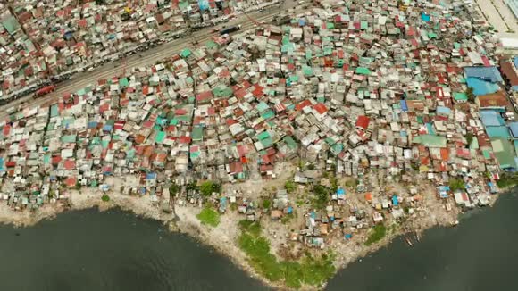 马尼拉的贫民窟最高的景观生活垃圾造成的海洋污染视频的预览图