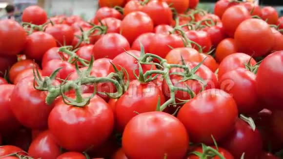 农贸市场成熟的西红柿视频的预览图
