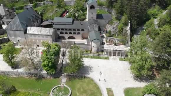 塞蒂涅圣母圣母玛利亚诞生古寺的壮丽景色在塞蒂涅的旅游景点视频的预览图