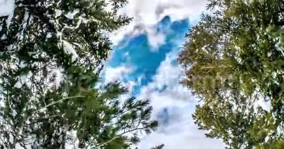多云天空运动4k视频的预览图