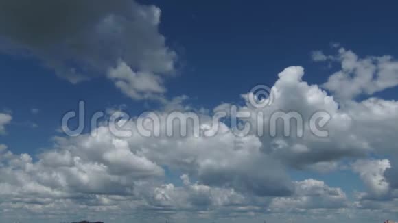 蓬松的白云时间流逝视频的预览图