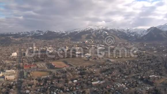 冬季盐湖城街区的空中拍摄视频的预览图