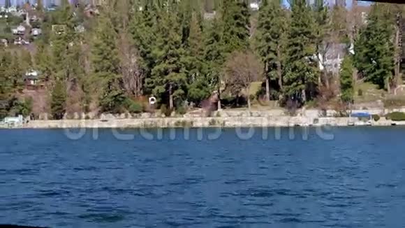箭头湖度假村的摩托艇视频的预览图