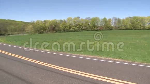 道路开阔视野四分之一视频的预览图