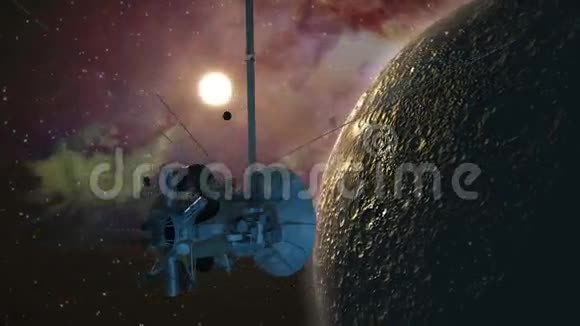 太空船轨道器通过一个类似月球的行星视频的预览图