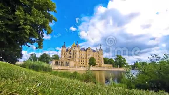 德国施韦林宫的风景画视频的预览图