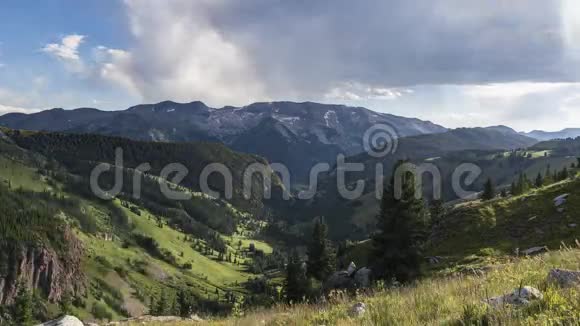落基山脉的时空景观栗色雪域荒野视频的预览图