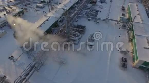 冬季设有车间大楼的大型空厂场视频的预览图