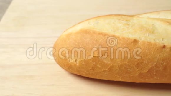法国面包袋水平近距离多莉射击视频的预览图