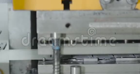 金属折弯机生产线视频的预览图