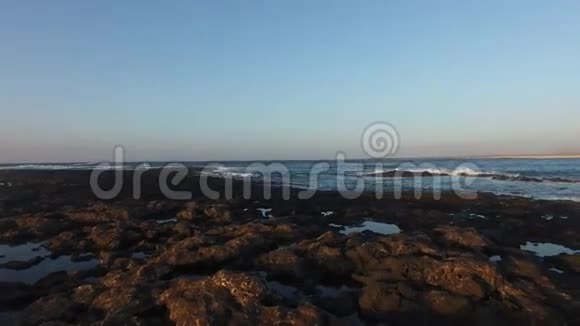 加那利群岛Fuerteventura托斯顿灯塔的景色靠近埃尔科蒂洛渔村2016年9月4日视频的预览图