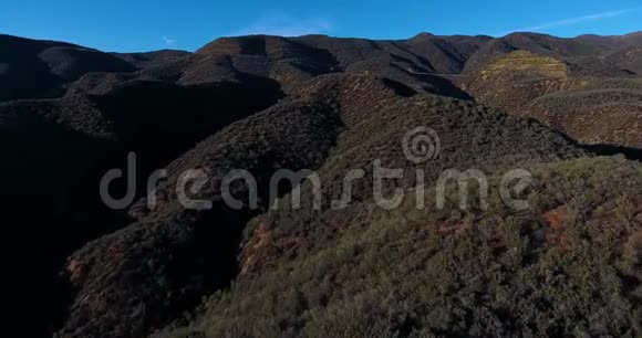丘陵景观的无人机录像视频的预览图
