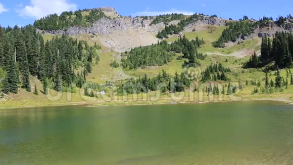 上提普索湖的纳奇峰视频的预览图