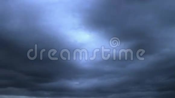 暴雨云速过视频的预览图