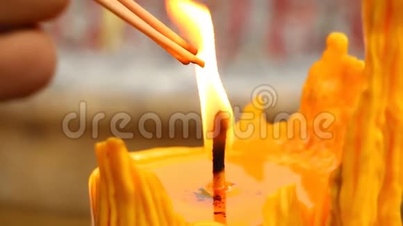 火架蜡烛泰国神庙视频的预览图