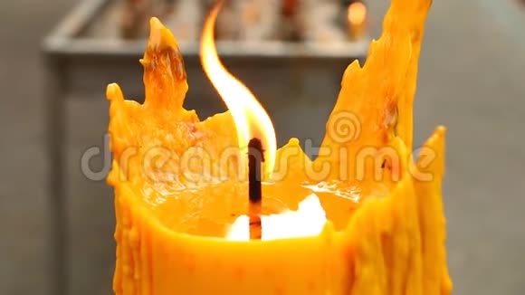 火架蜡烛泰国神庙视频的预览图