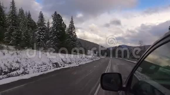 冬季景观与道路从车视频的预览图