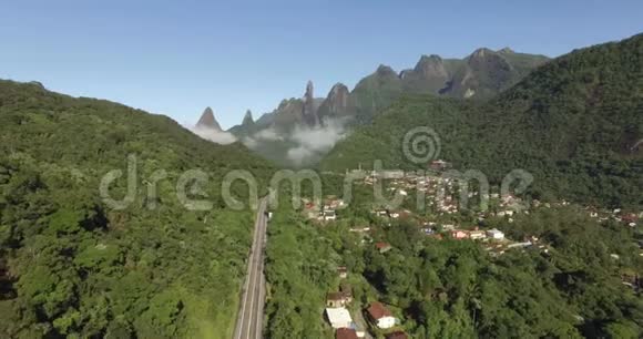 很棒的直路只有一条路奇异山脉奇妙山脉视频的预览图