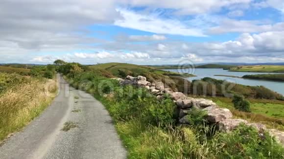 爱尔兰定乐半岛上令人惊叹的风景视频的预览图