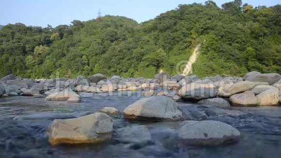 山河大石头视频的预览图