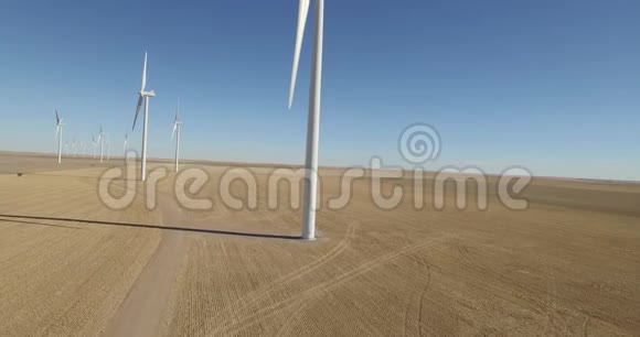 风力发电机由钻检视频的预览图